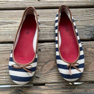 American Eagle White and Navy Striped Flats